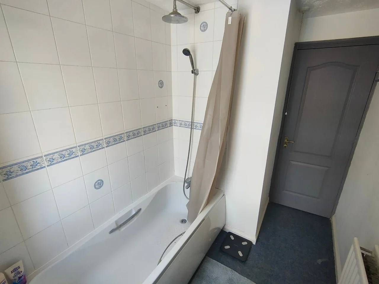Flat Scarbrook Road in Greater London