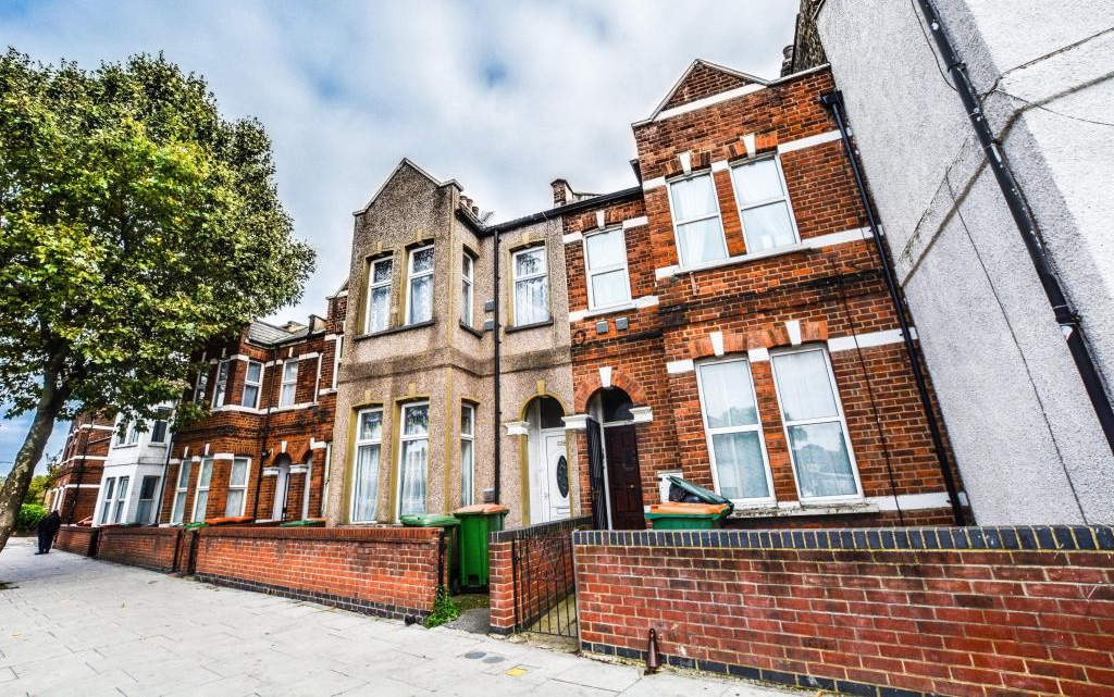 Flat Prince Regent Lane in Greater London