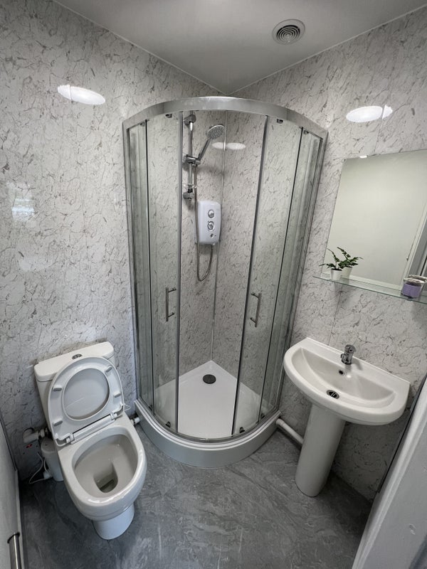 Room Lockton Close in Manchester