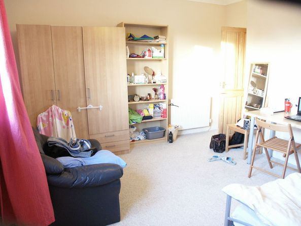 Room Broomhouse Loan in City of Edinburgh