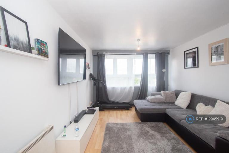 Flat Lyneham Walk in Salford
