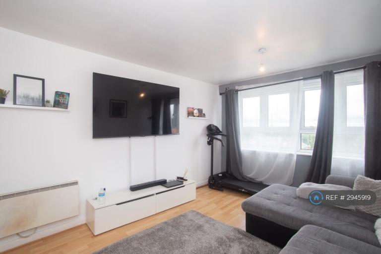 Flat Lyneham Walk in Salford