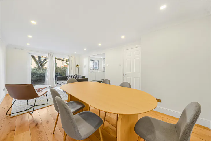 Flat Beechcroft Avenue in Greater London