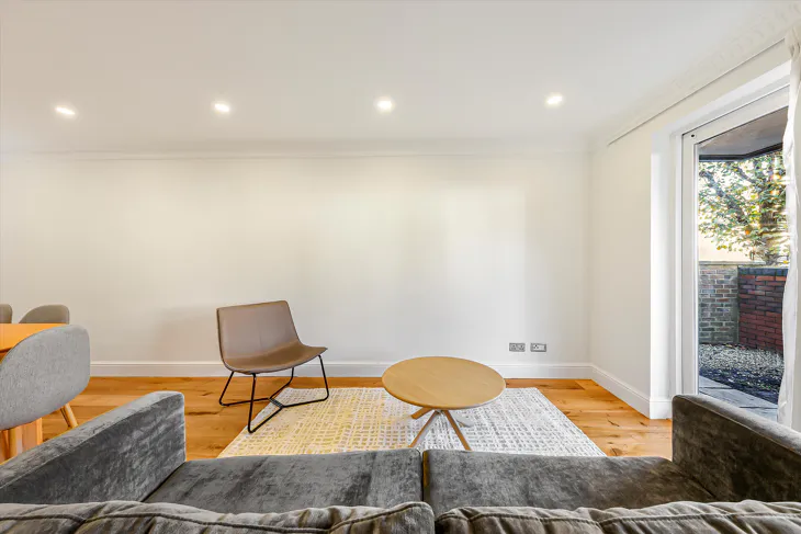 Flat Beechcroft Avenue in Greater London