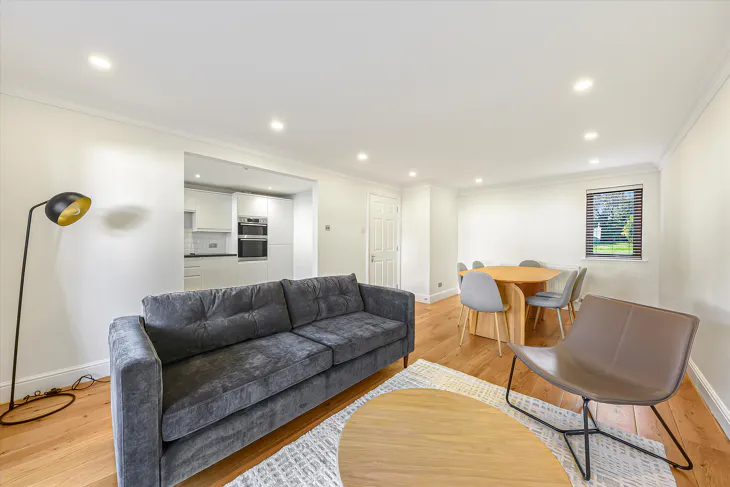 Flat Beechcroft Avenue in Greater London
