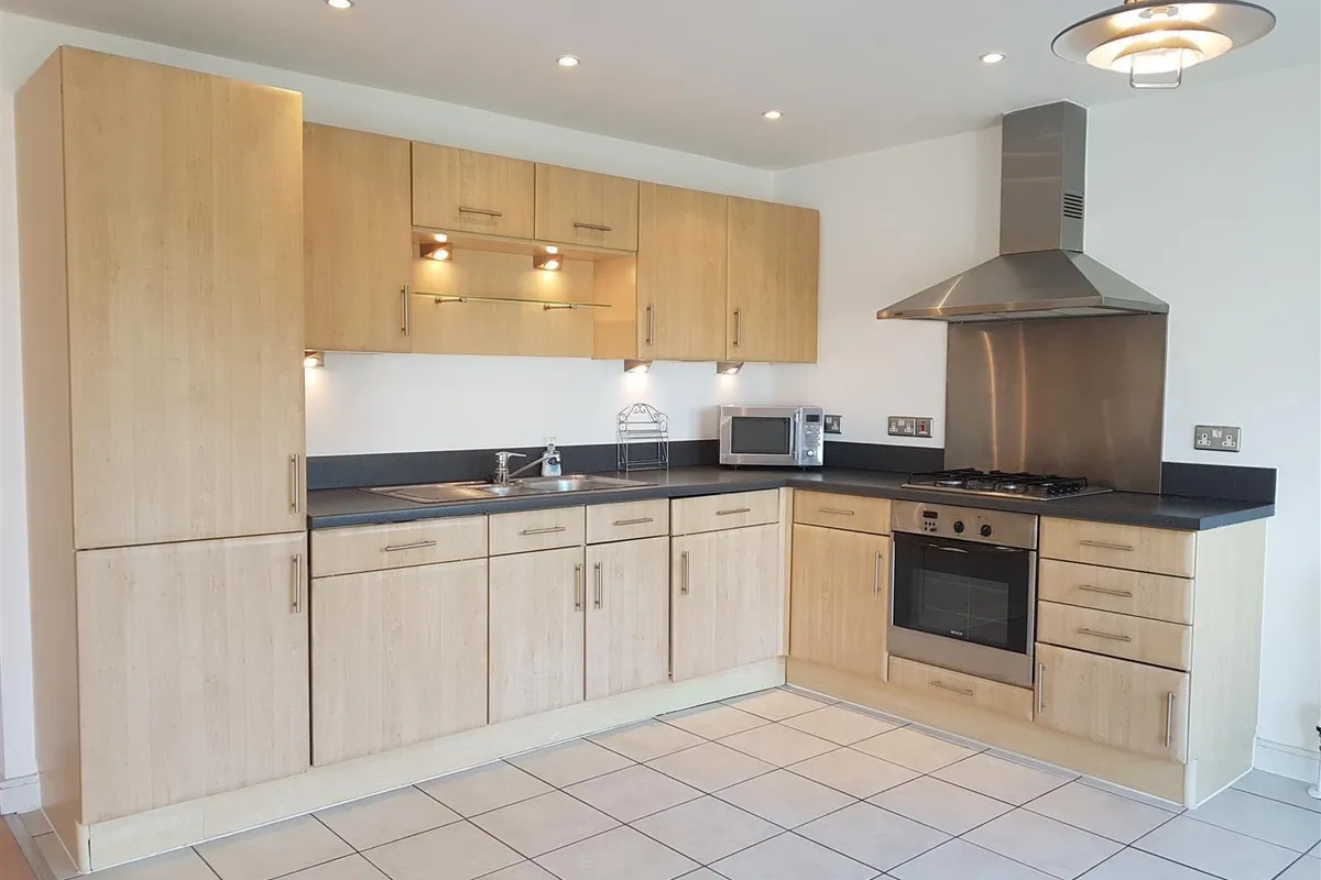 Flat Hunt Close in Greater London
