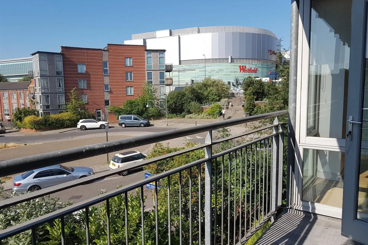 Flat Hunt Close in Greater London