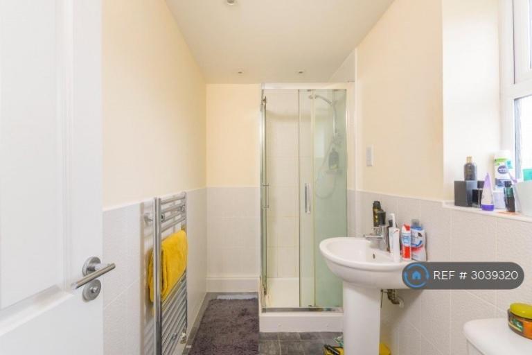 Flat Oak Leaze in Bristol