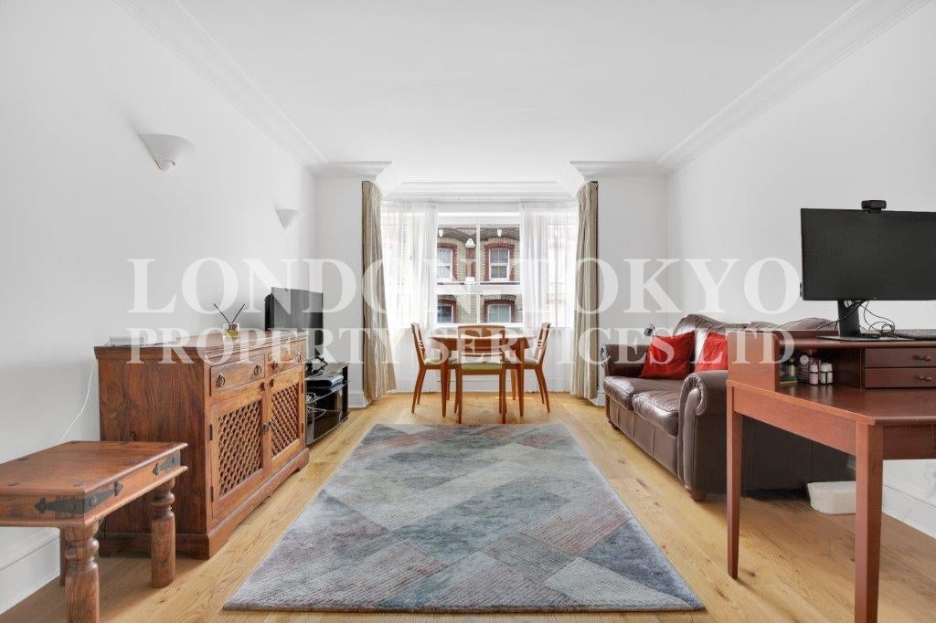 Flat Wrights Lane in Greater London