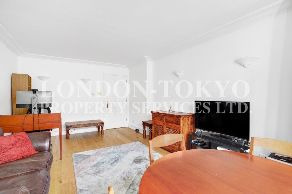 Flat Wrights Lane in Greater London