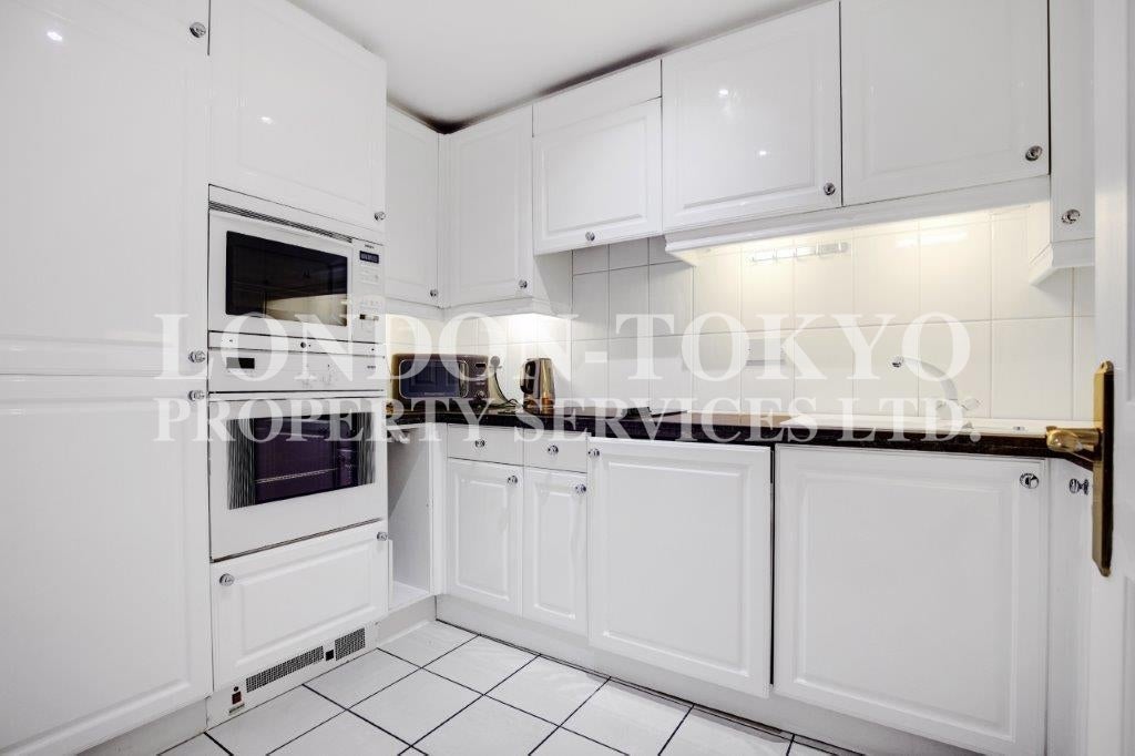 Flat Wrights Lane in Greater London