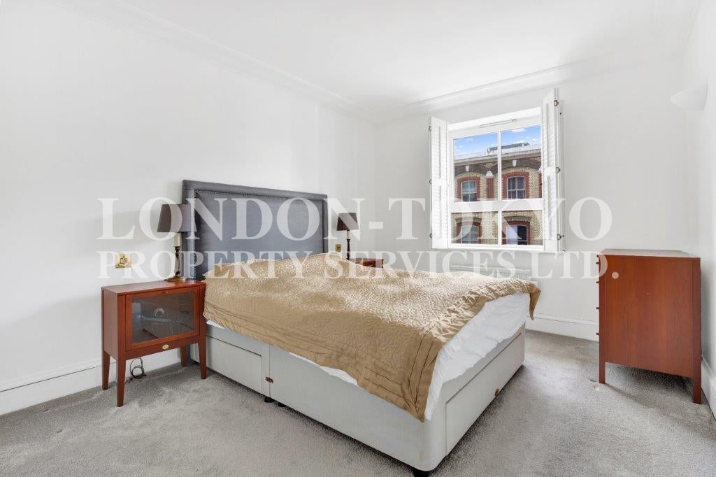 Flat Wrights Lane in Greater London