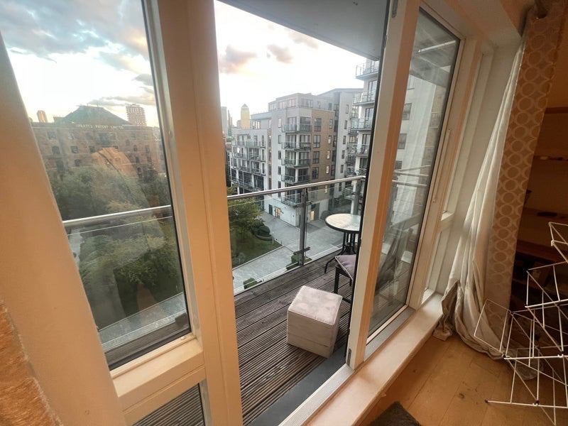 Room Voysey Square in Greater London