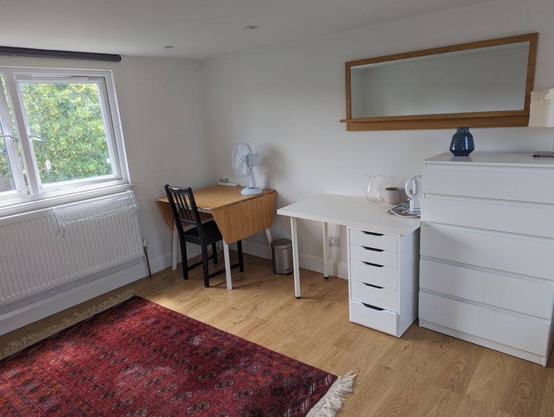 Room Winns Avenue in Greater London