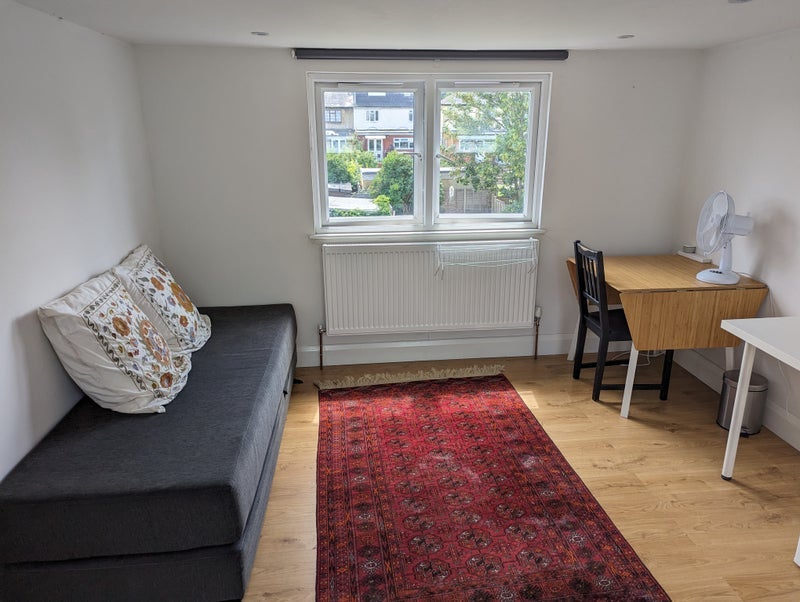 Room Winns Avenue in Greater London