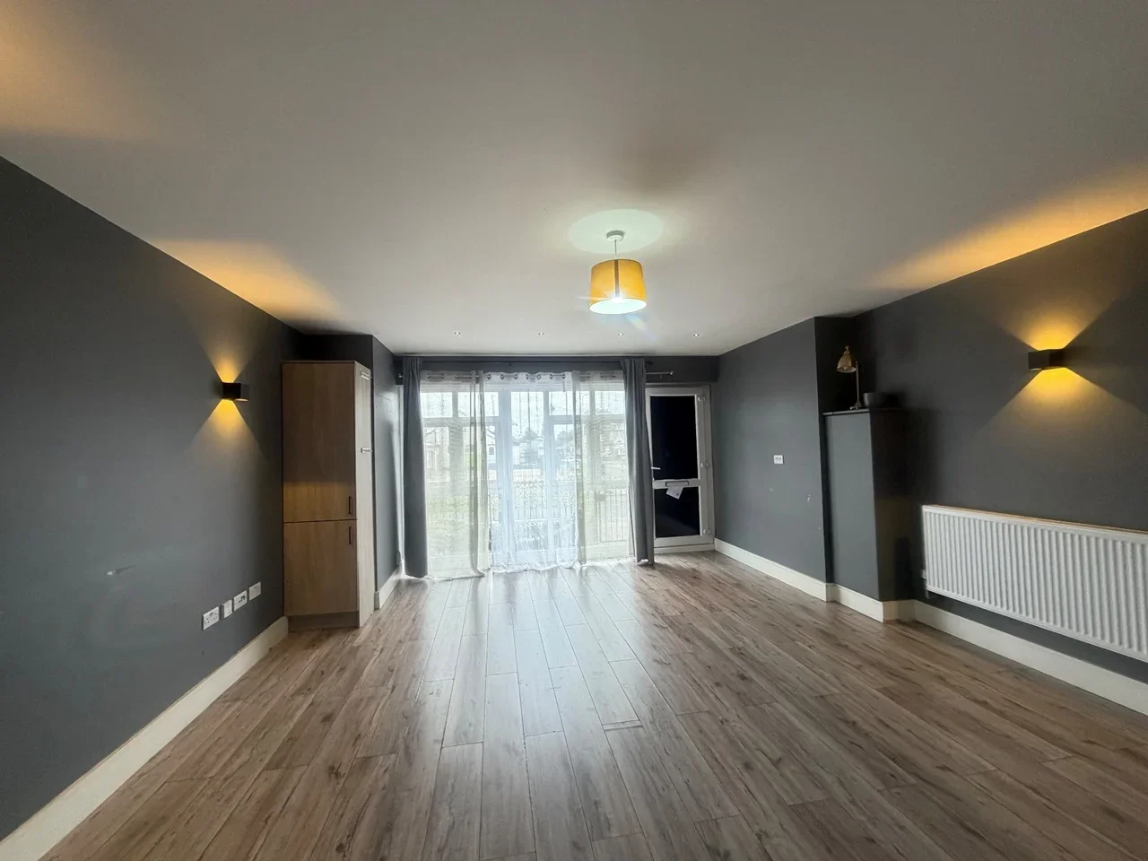 Flat Hornchurch Road in Greater London