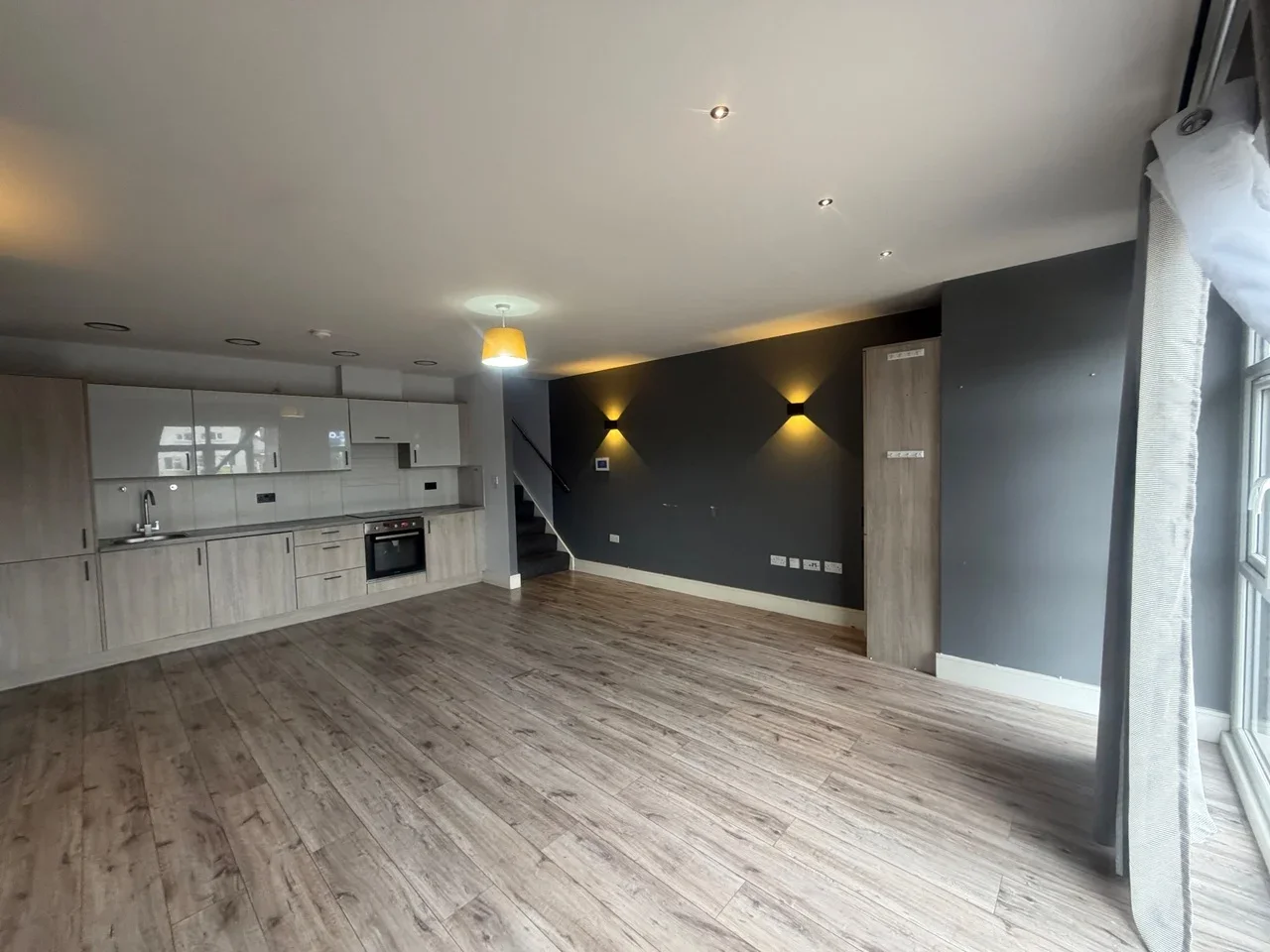 Flat Hornchurch Road in Greater London