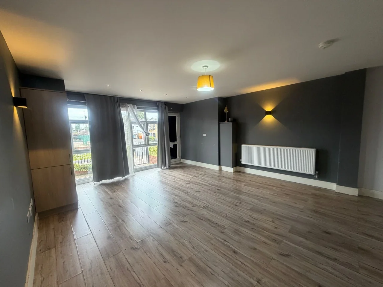 Flat Hornchurch Road in Greater London