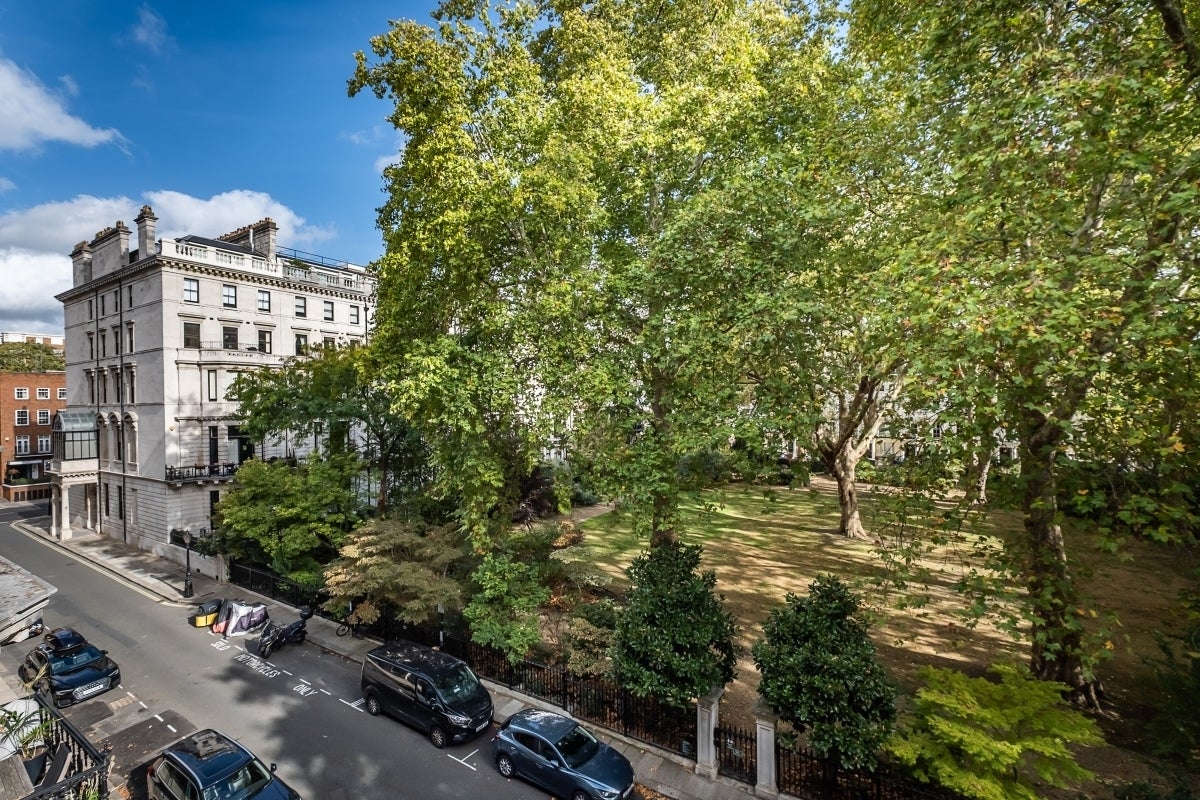 Flat Ennismore Gardens in City of Westminster