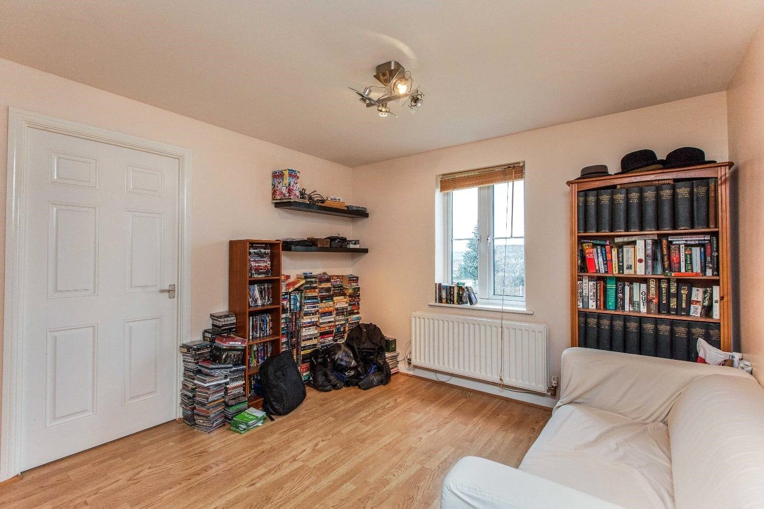 Flat Gatcombe Road in Bristol