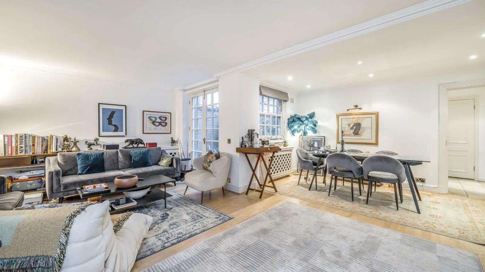 Flat Blackburne's Mews in City of Westminster