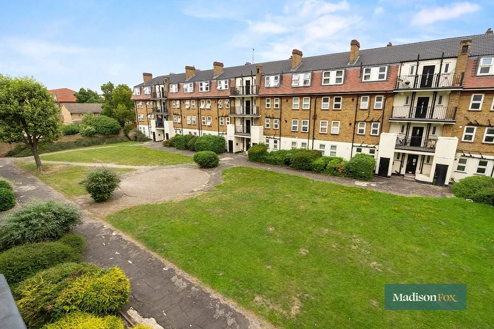 Flat Manor Road in Greater London