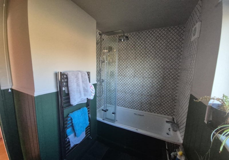 Room Dutton Close in Stoke Heath