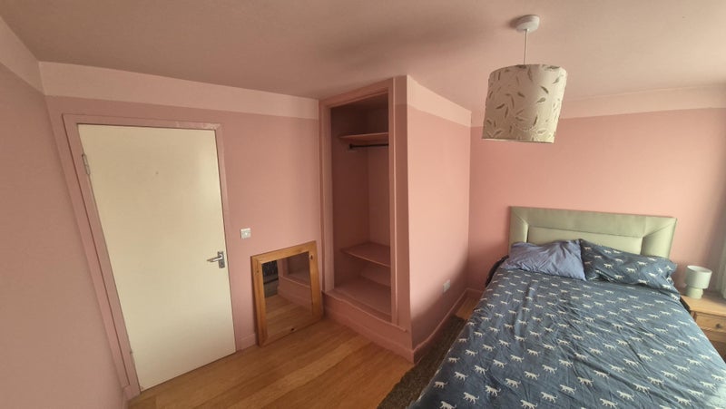 Room Dutton Close in Stoke Heath