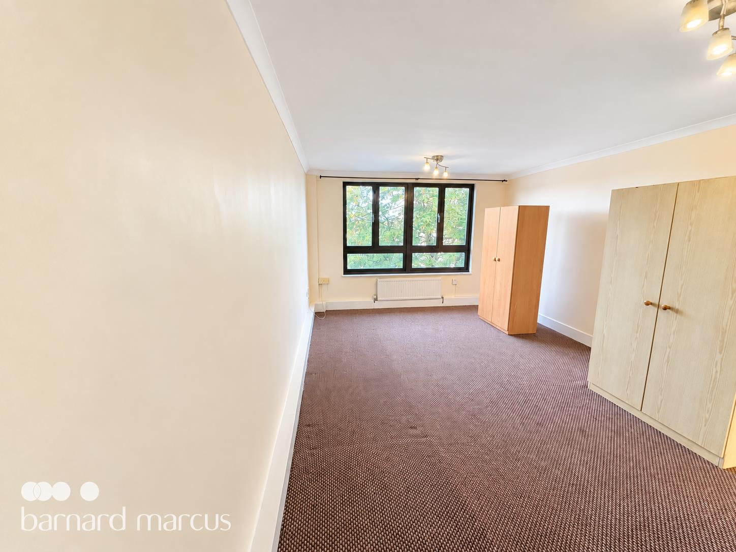 Flat Summerwood Road in Greater London