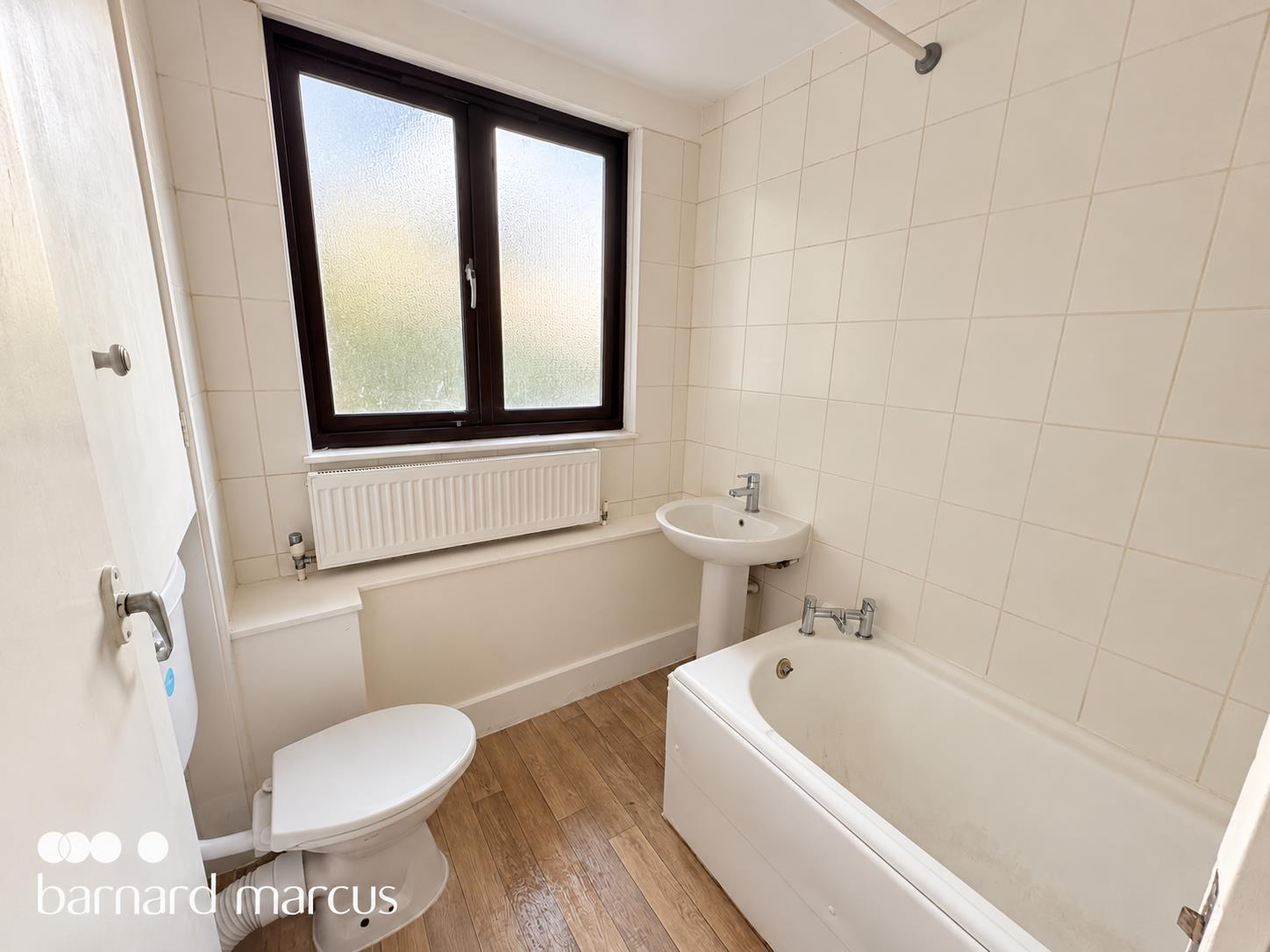 Flat Summerwood Road in Greater London