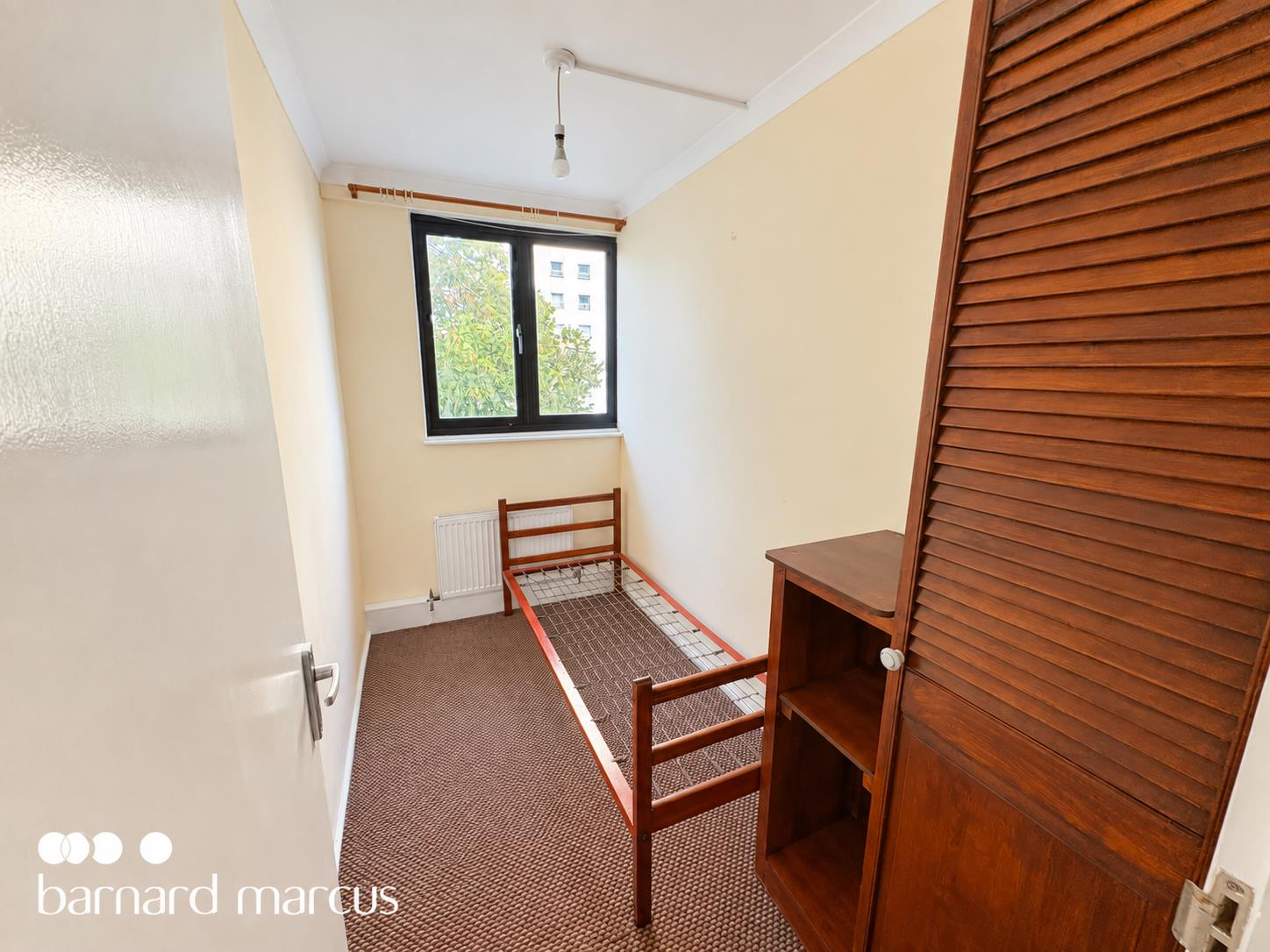 Flat Summerwood Road in Greater London
