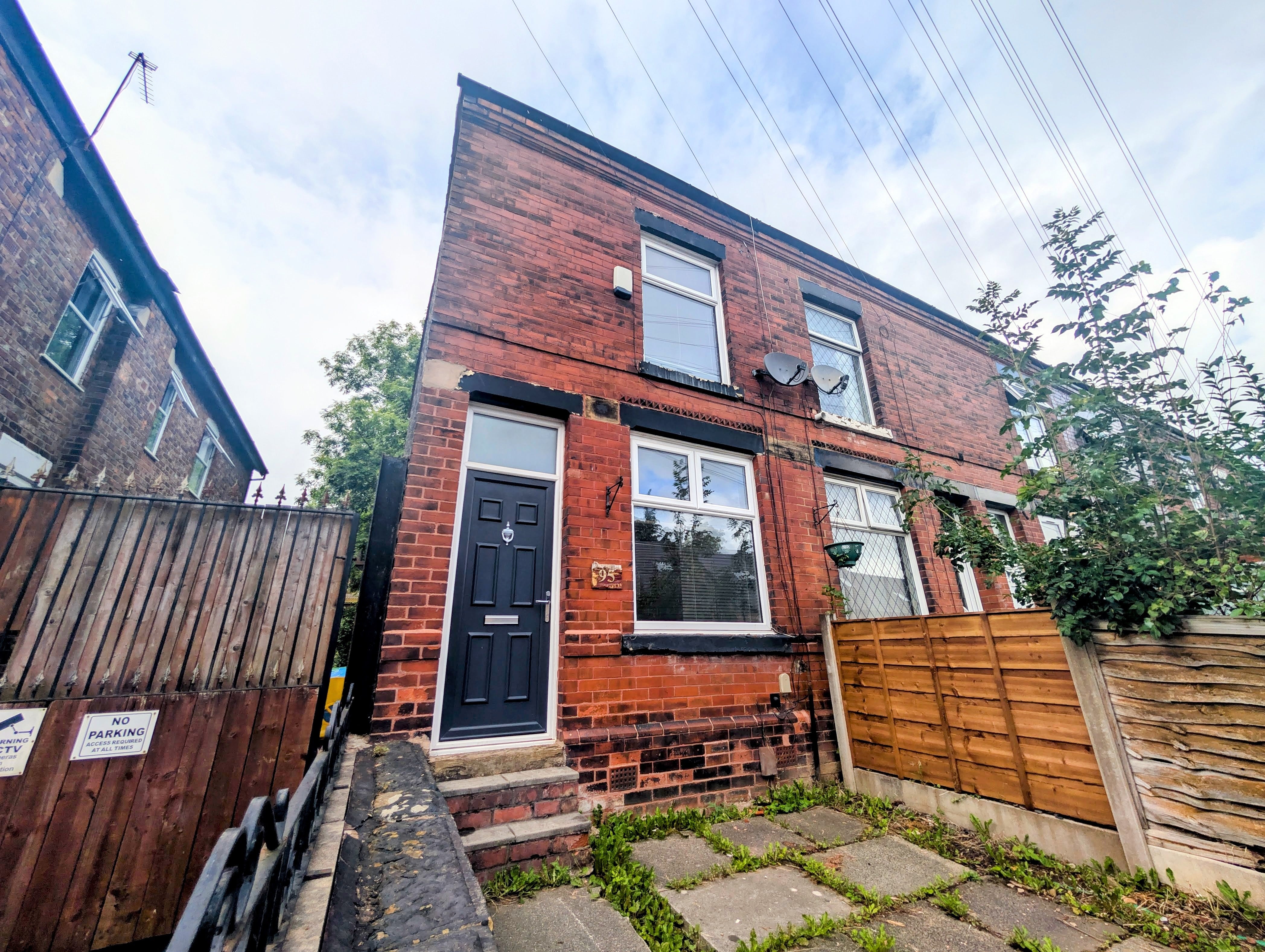 House Parkhill Avenue in Manchester