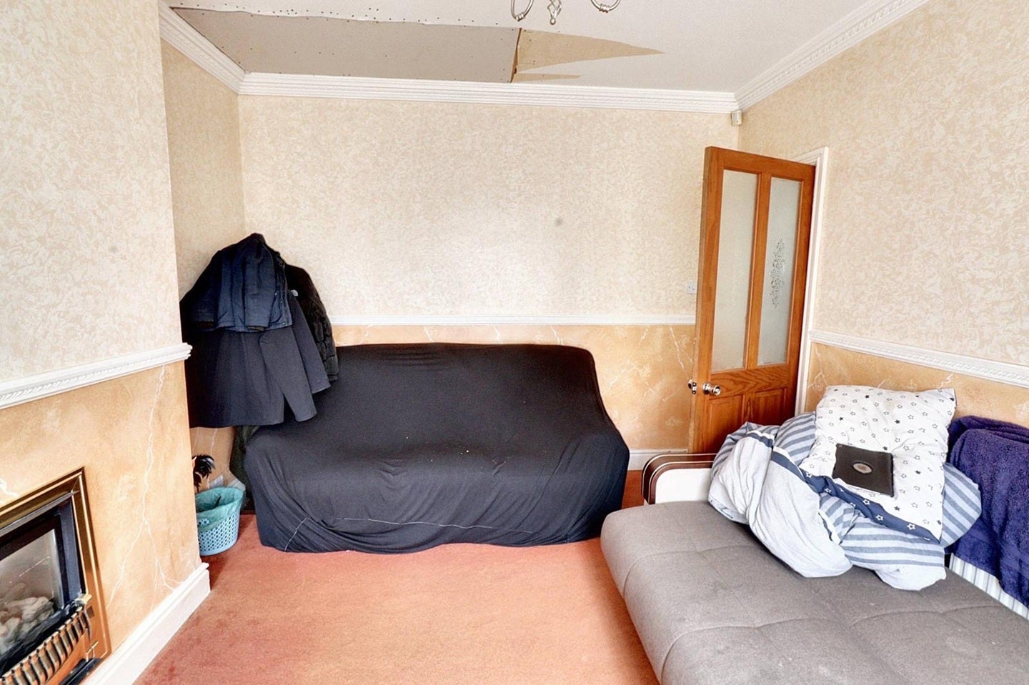 Room Evington Road in Leicester