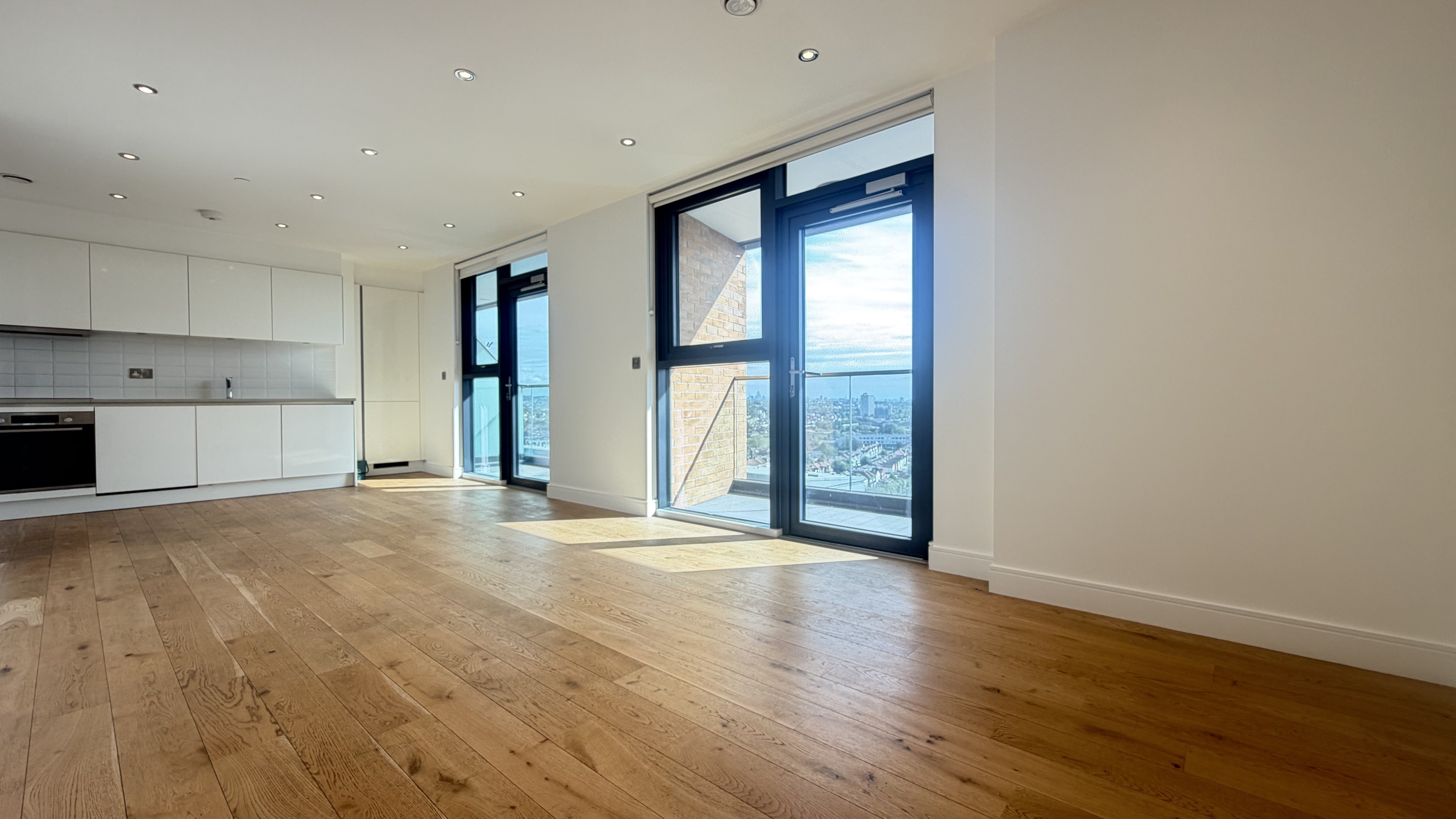 Flat Curtis Lane in Greater London