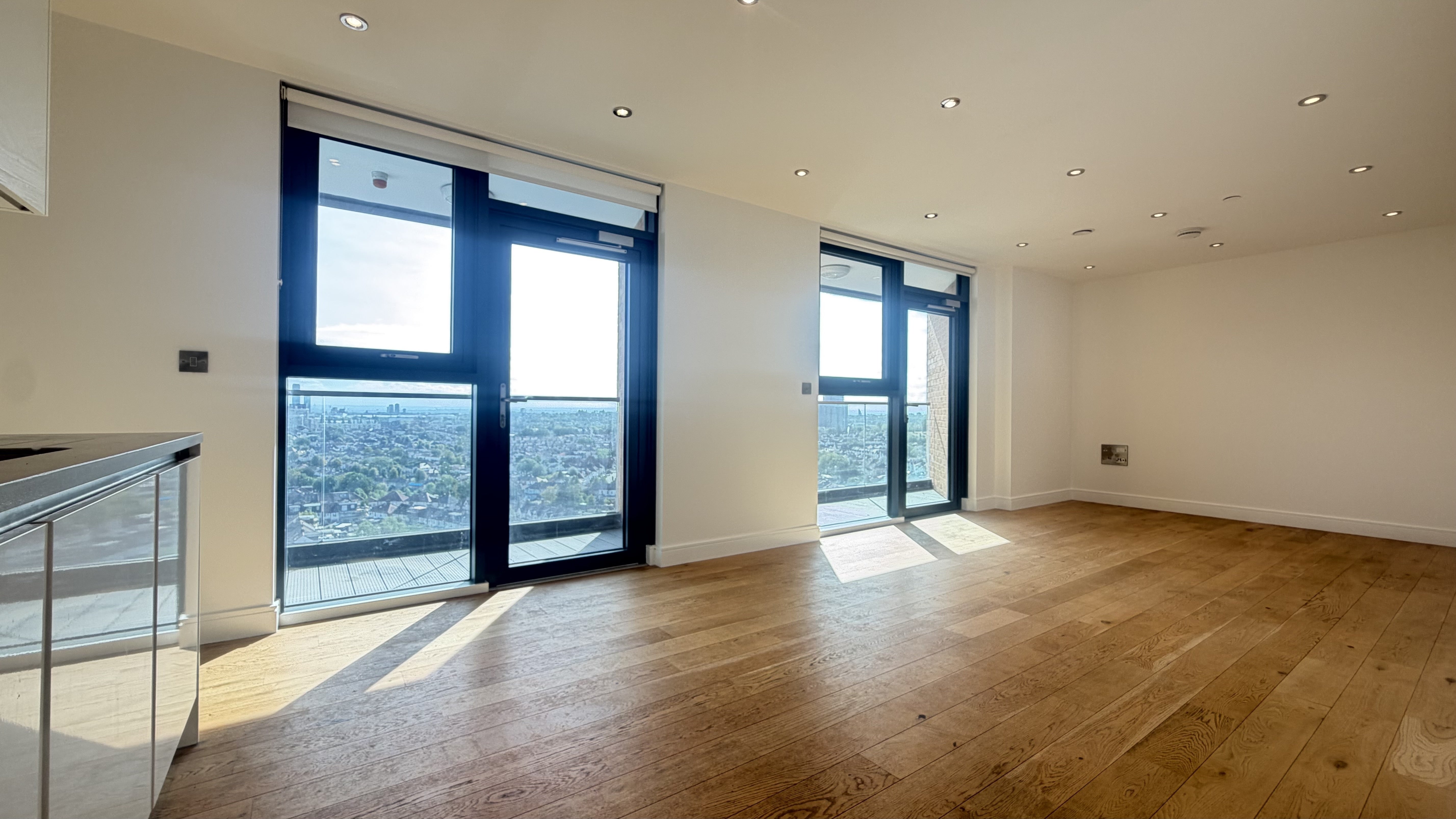 Flat Curtis Lane in Greater London