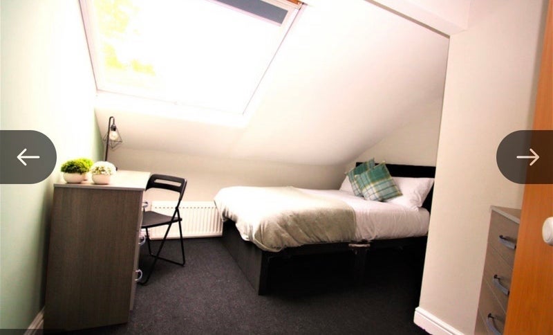 Room Mauldeth Road West in Manchester