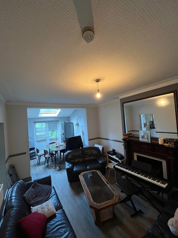 Room Mauldeth Road West in Manchester