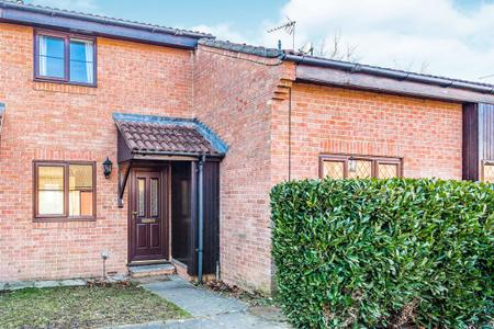 House Rotherfield Close in Theale