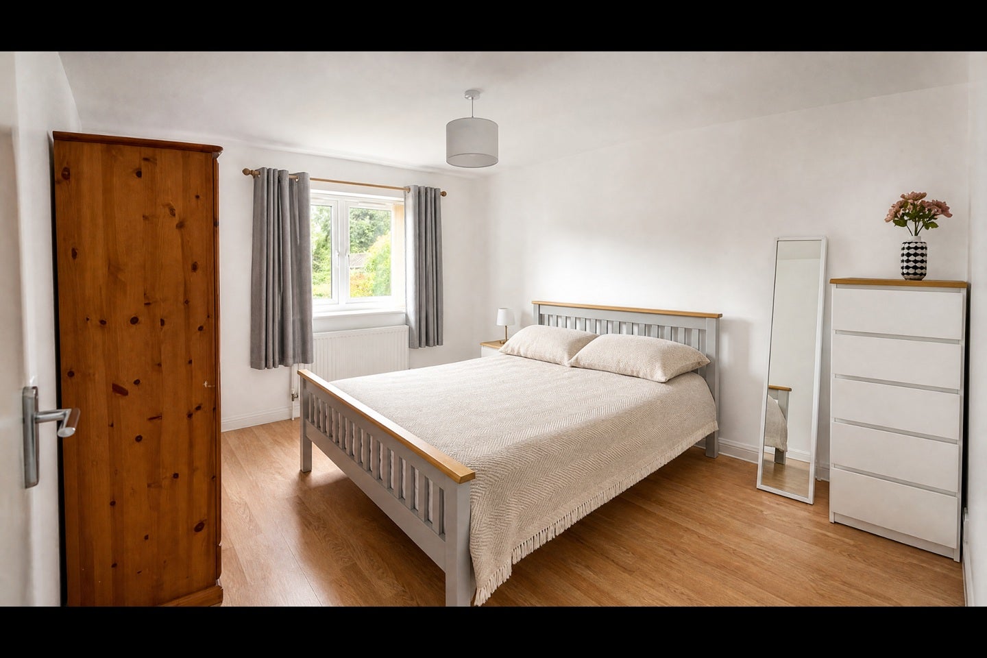 Room Wickham Road in Greater London