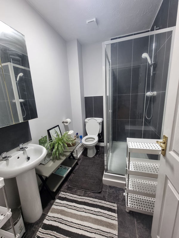 Room Larchmont Road in Leicester