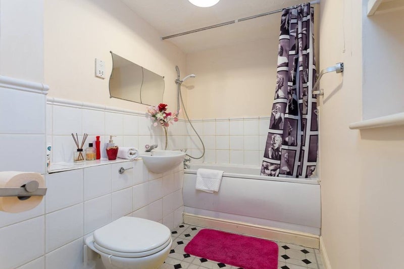 Room Langbourne Place in Greater London