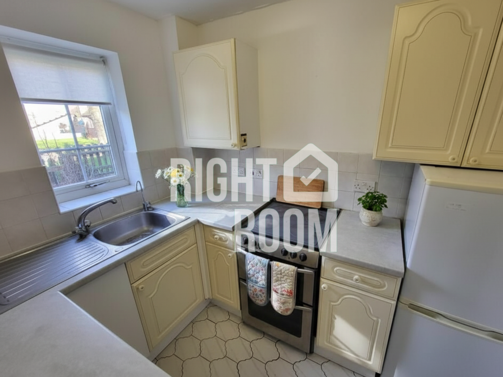 Flat Seamoor Road in Bournemouth