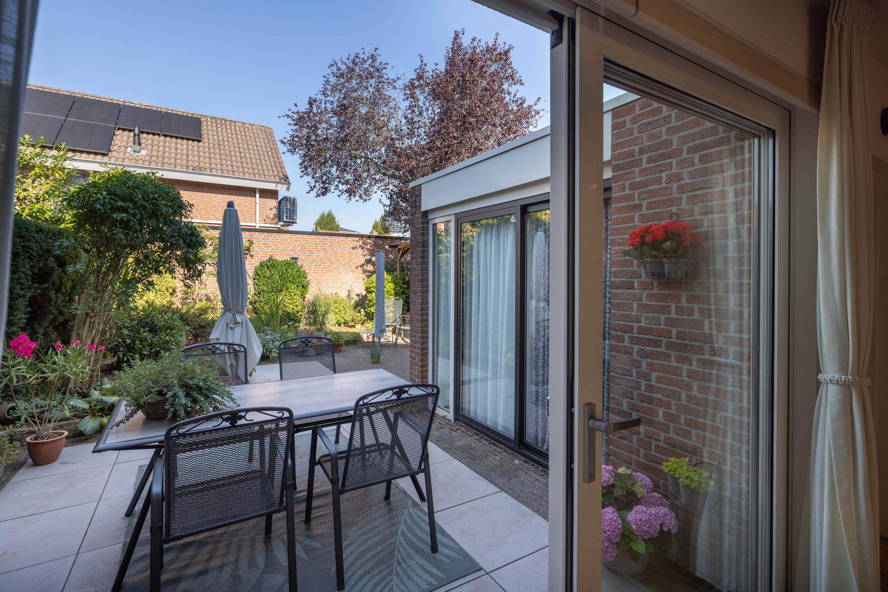 Hoekwoning te koop: Wilgenweg 35, Hengelo