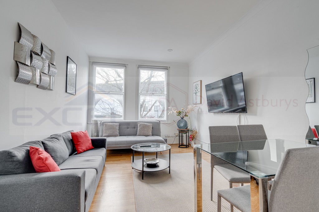 Flat Iverson Road in Greater London