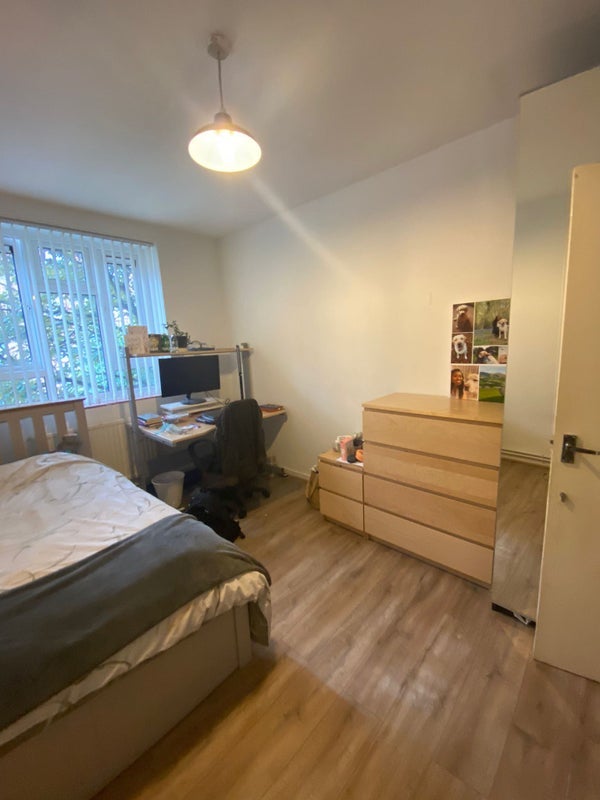 Room Solander Gardens in Greater London