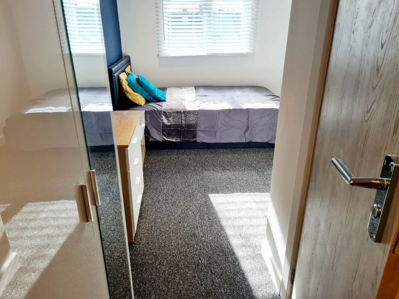 Room Cecil Street in Watford