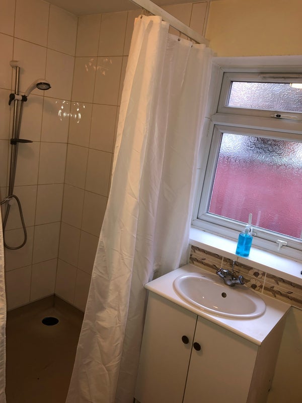 Room Equity Road in Leicester
