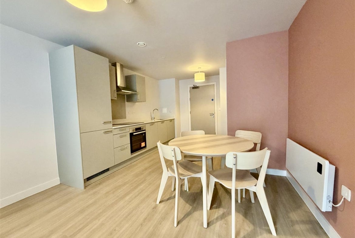Flat Botanical Avenue in Trafford