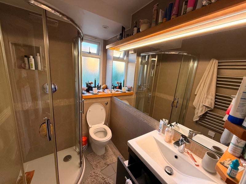 Room Goldsboro' Road in Greater London