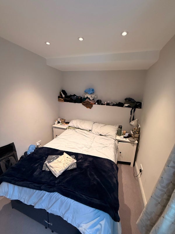 Room Goldsboro' Road in Greater London